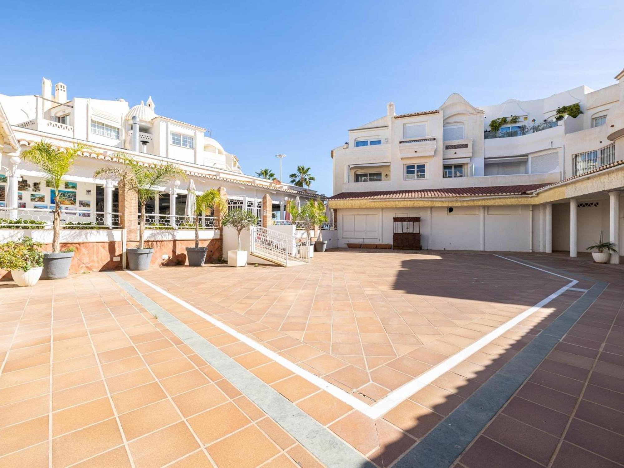 Apartamento Dentro De Puerto Marina & Junto Playa & Patio *